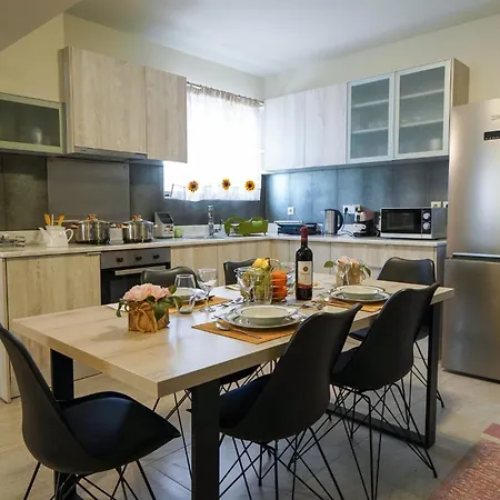 Apartment Theo And Ms Luxurious By Filos Inc