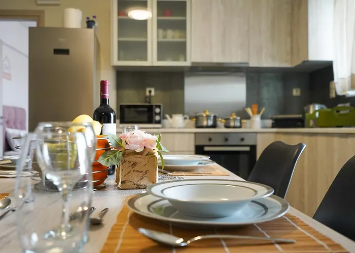 Theo And Ms Luxurious By Filos Inc Apartment *