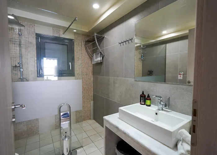 Apartment Theo And Ms Luxurious By Filos Inc