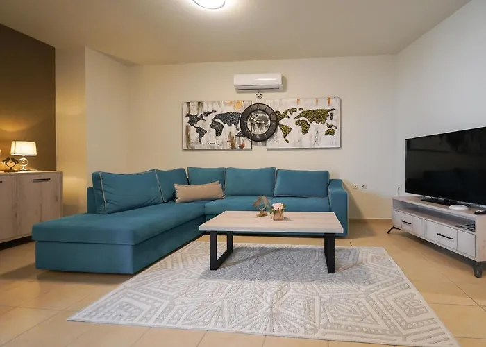 Theo And Ms Luxurious By Filos Inc Apartment