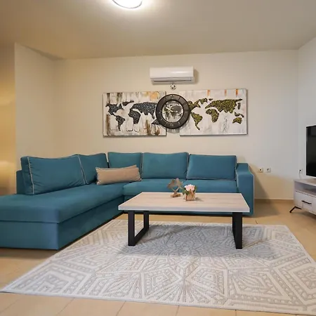 Theo And Ms Luxurious By Filos Inc شقة